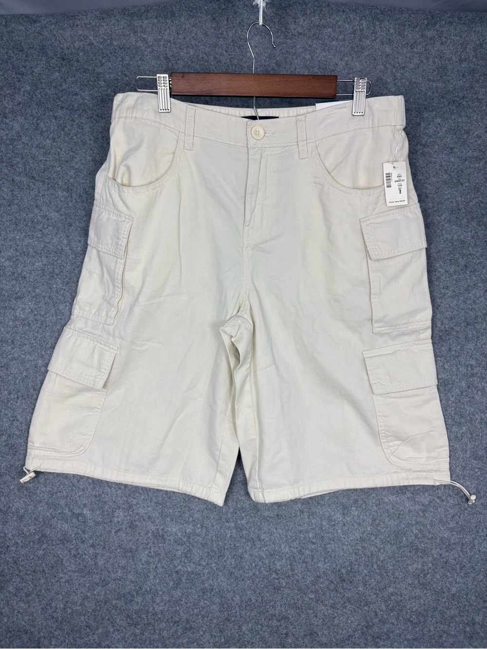 Aeropostale NWT White Cargo Bermuda Shorts Size L